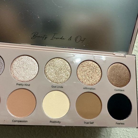 BNIB-Dominique Essentials Essentials Eye shadow Palette - Picture 9 of 12